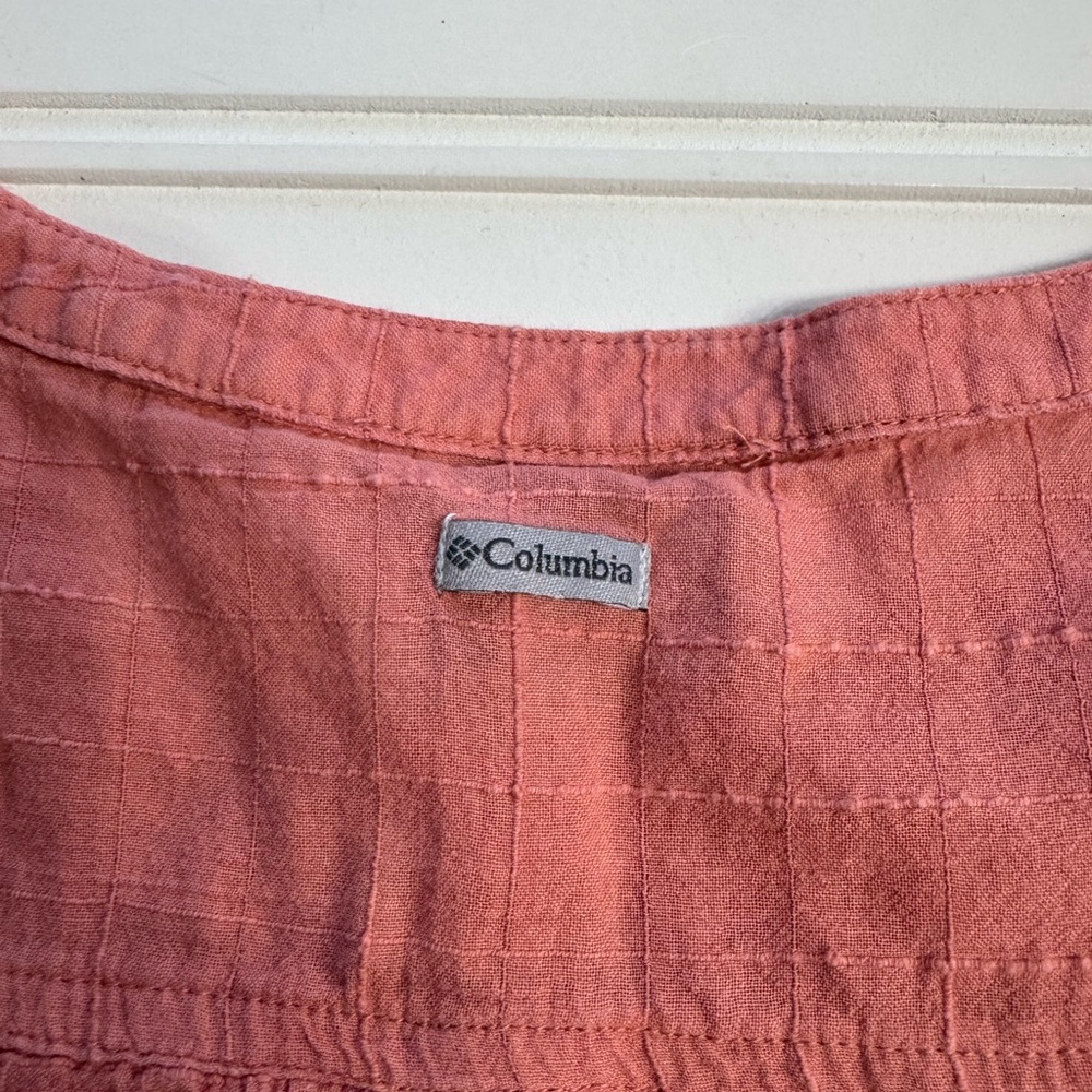 Columbia Women’s M Coral Orange Pink Sleeveless Button Up Textured Shirt Blouse - Picture 7 of 8